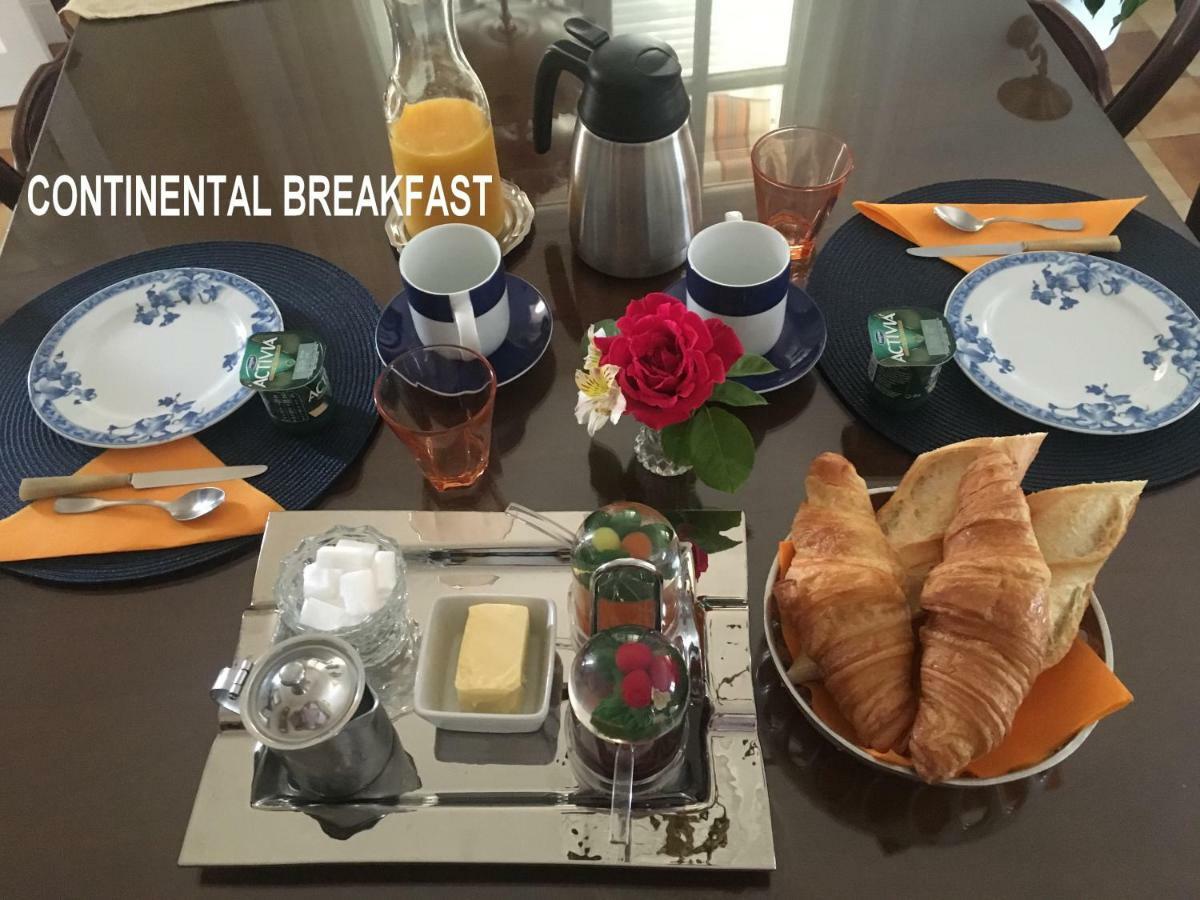 La Tour De Saint Cyr Bed & Breakfast Bagian luar foto