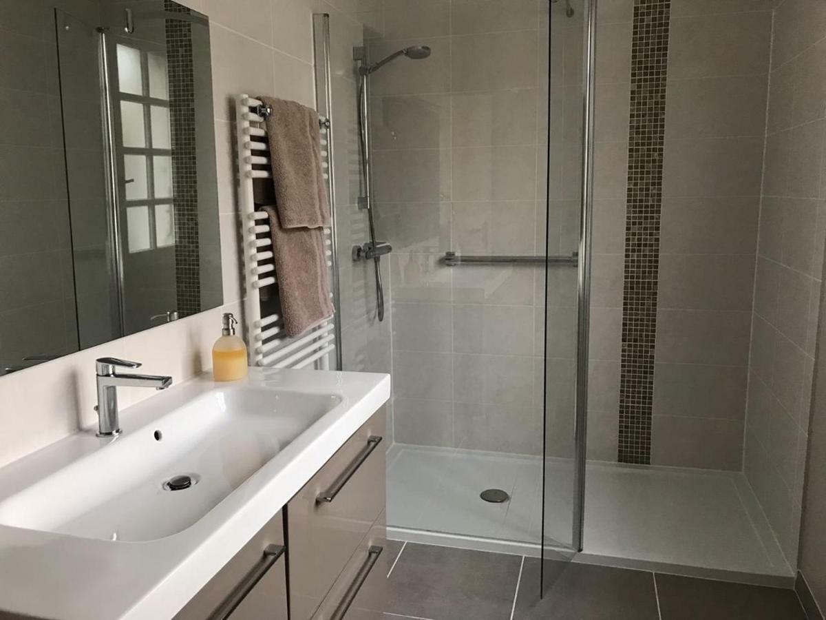La Tour De Saint Cyr Bed & Breakfast Bagian luar foto
